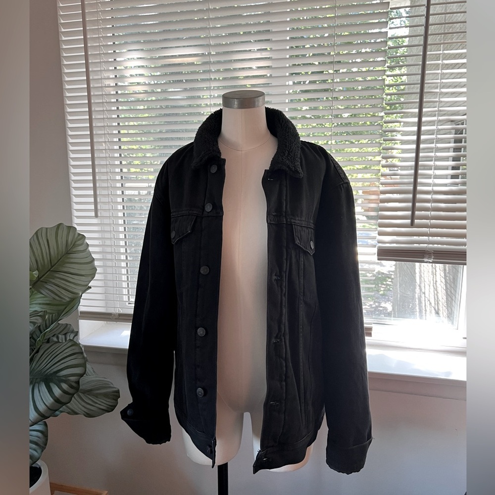 Madewell men’s Sherpa lined denim jacket.